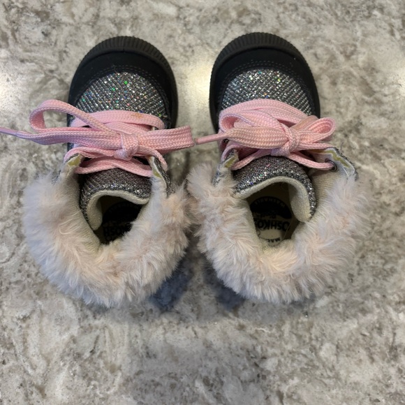 OshKosh Boots Size 5 - Picture 5 of 10